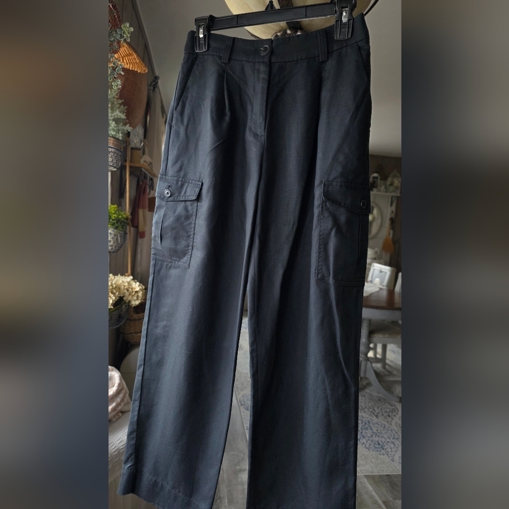 LOFT Women's Black Cargo Pants Petite